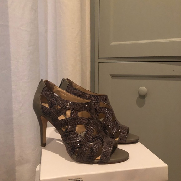 CALVIN KLEIN “KIANI LUX” CAGE SANDAL - Picture 3 of 5